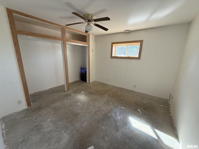 unfurnished bedroom with a ceiling fan