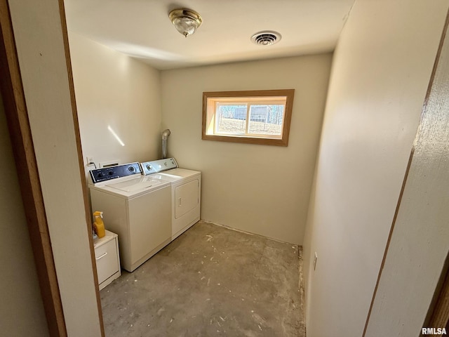 washroom with laundry area, visible vents, and independent washer and dryer