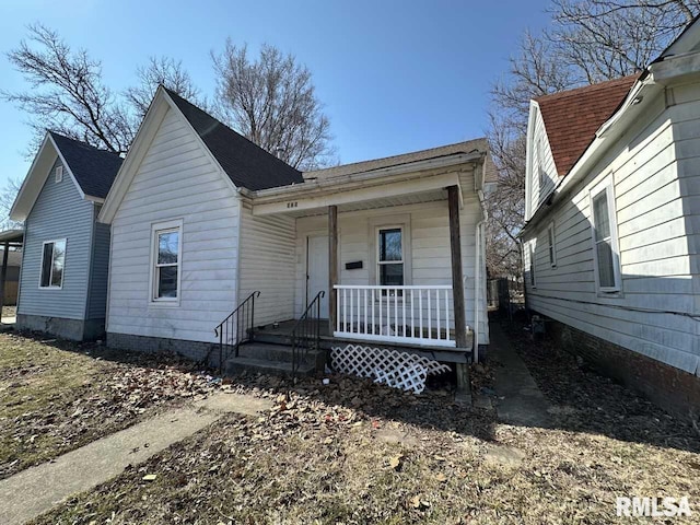 view of front of property featuring a porch