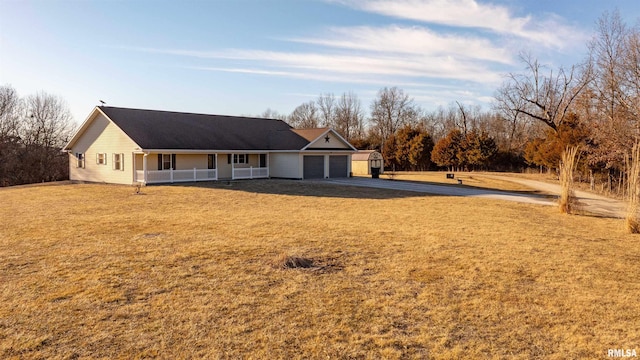 view of front facade with a garage and a front yard