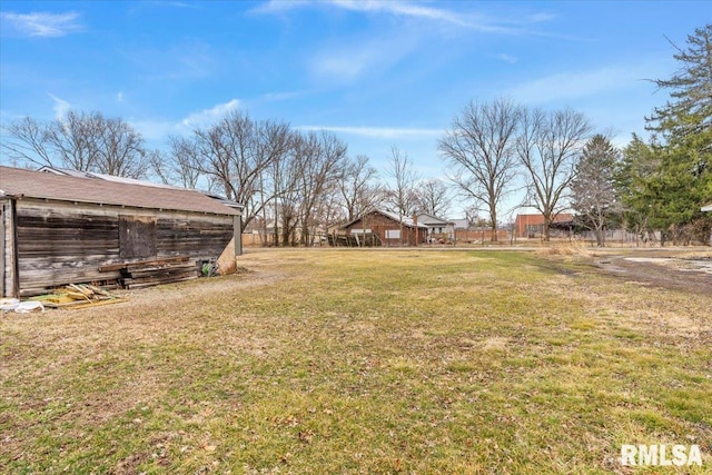 view of yard with an outdoor structure