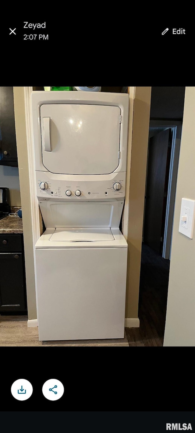 laundry room with laundry area and stacked washer and clothes dryer