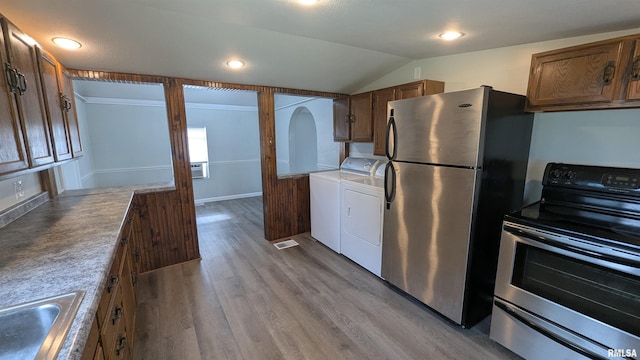 926REAR S 19th St, Quincy, IL 62301 - kitchen with appliances with stainless steel finishes, washing machine and clothes dryer, lofted ceiling, wood finished floors, and arched walkways