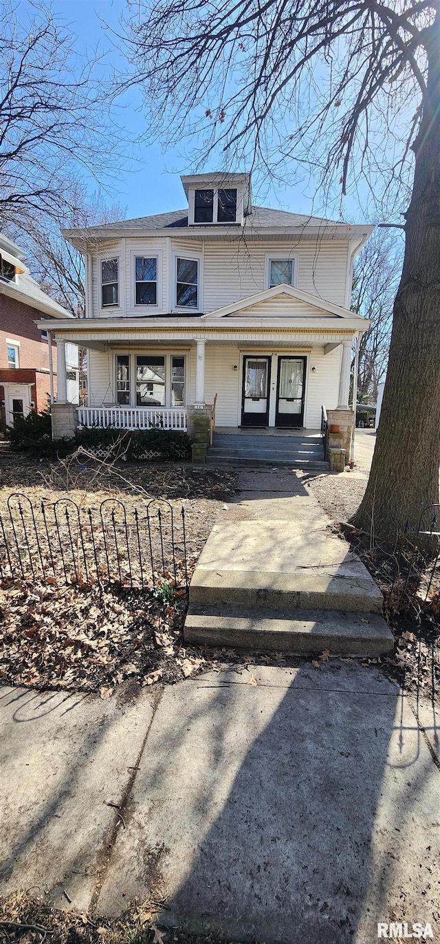 814 W Edwards St, Springfield, IL 62704 - american foursquare style home featuring a porch