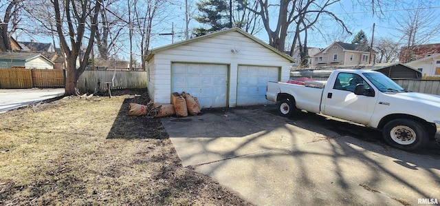 814 W Edwards St, Springfield, IL 62704 - view of detached garage