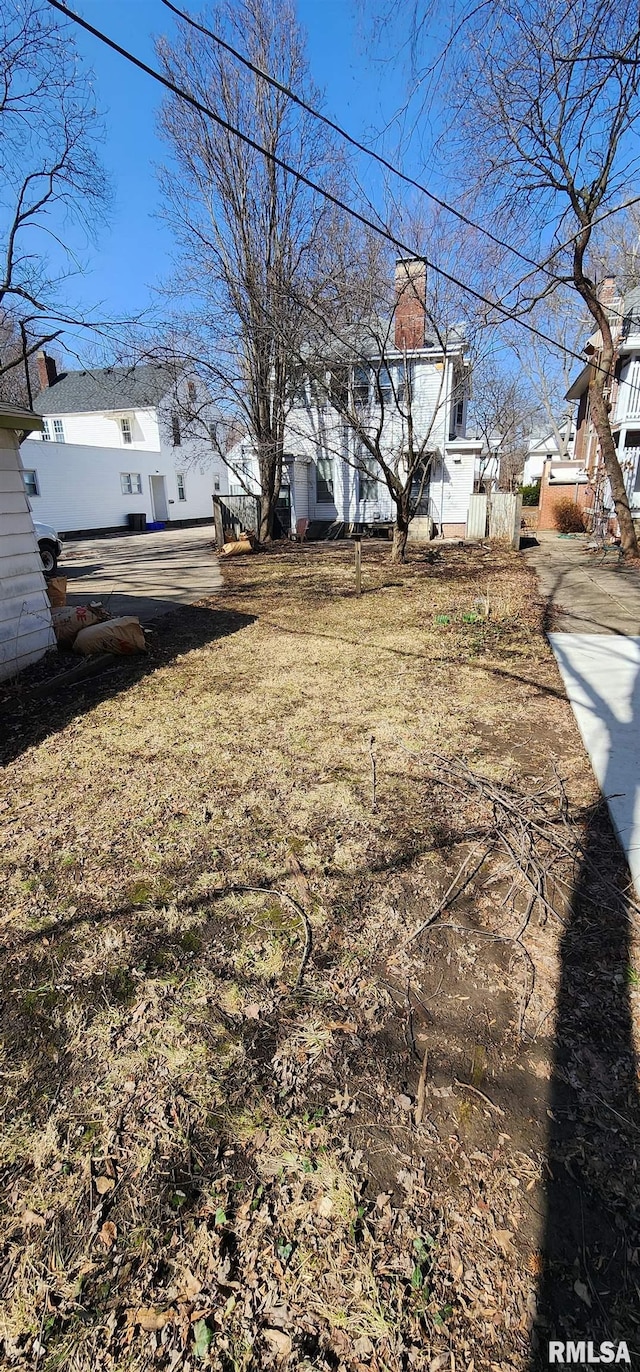 814 W Edwards St, Springfield, IL 62704 - view of yard