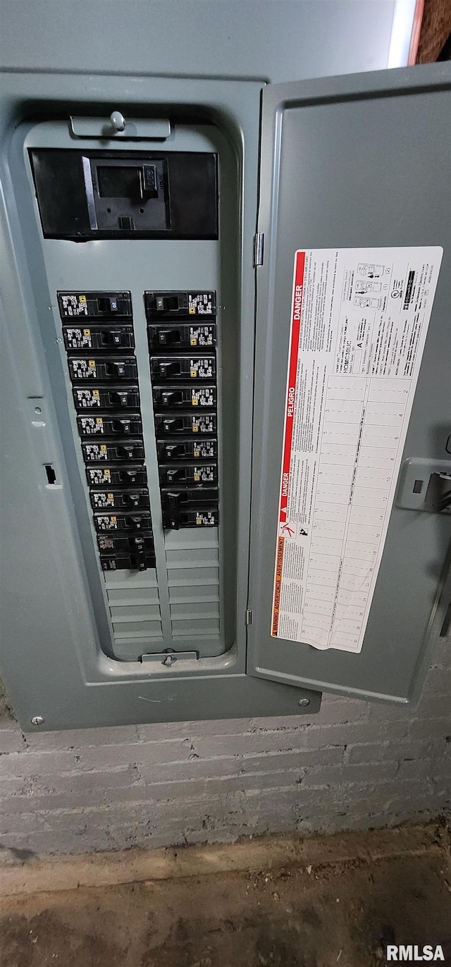 814 W Edwards St, Springfield, IL 62704 - utility room featuring electric panel