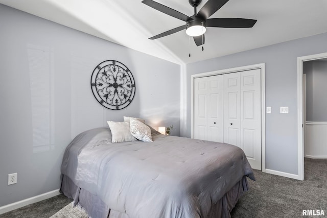 bedroom with a closet, a ceiling fan, lofted ceiling, and carpet floors