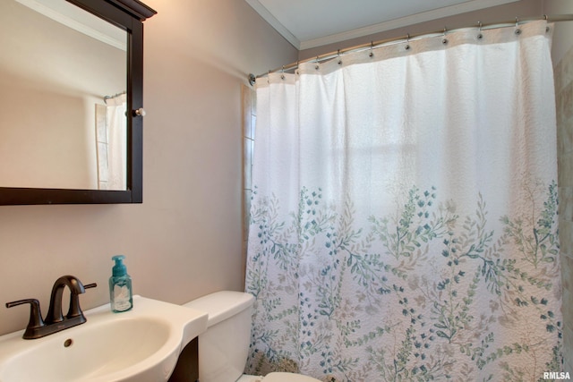 full bath featuring curtained shower, toilet, and a sink