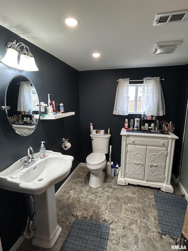 bathroom featuring recessed lighting, visible vents, baseboards, and toilet