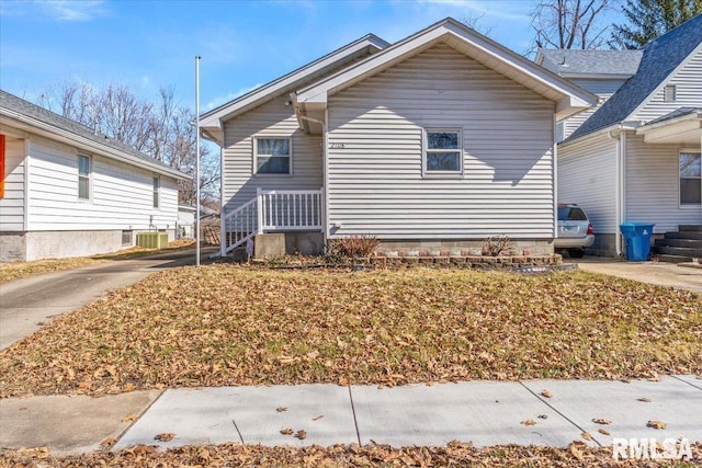 view of front of home with driveway