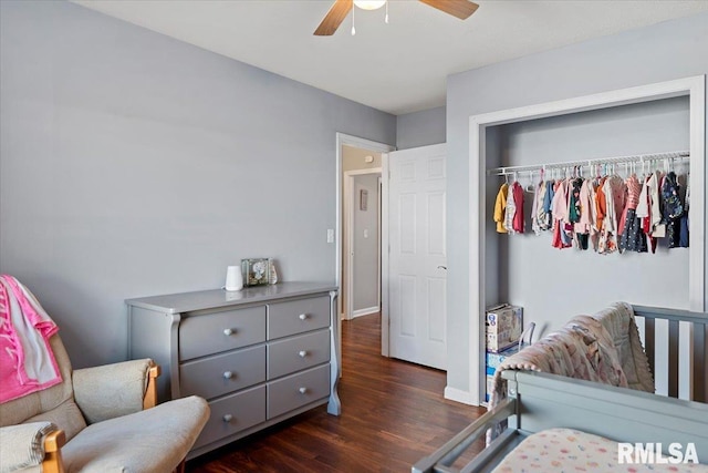 bedroom featuring dark wood finished floors, a closet, baseboards, and a ceiling fan