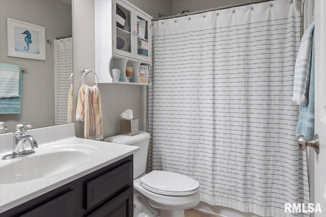 full bath with curtained shower, toilet, and vanity