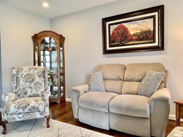 sitting room featuring recessed lighting, wood finished floors, and baseboards