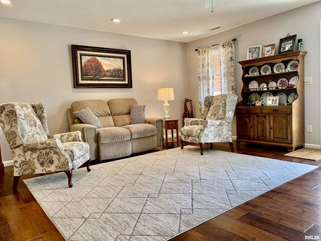 living area with recessed lighting, visible vents, baseboards, and hardwood / wood-style flooring