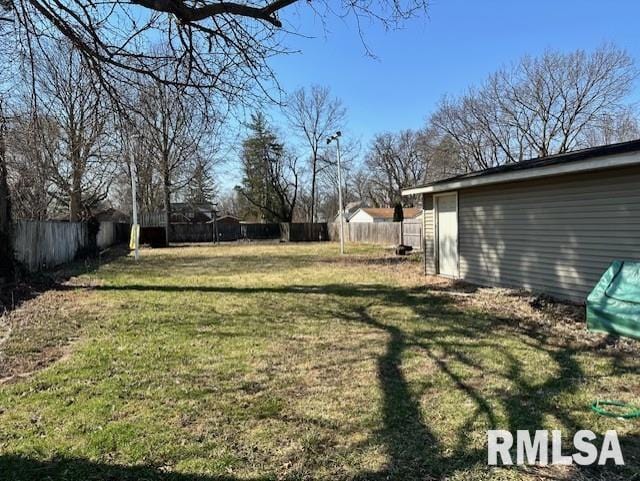 view of yard featuring a fenced backyard