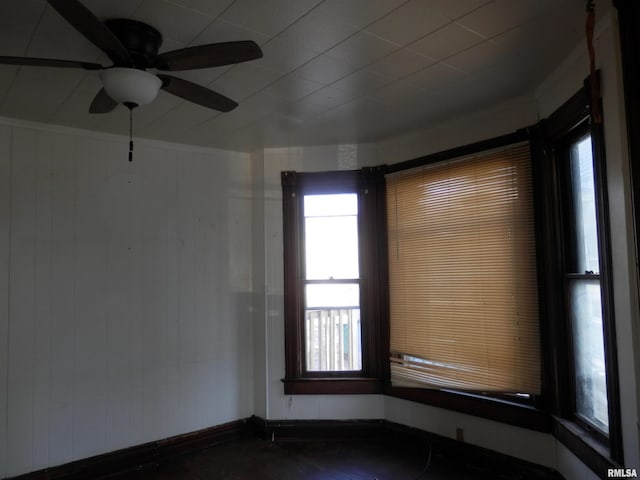 spare room with baseboards and ceiling fan