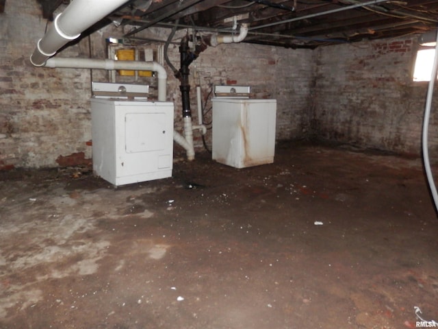 basement with washer and dryer