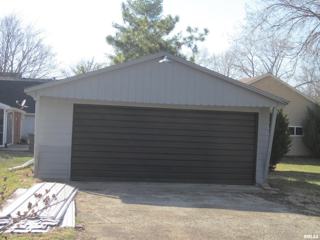 view of detached garage