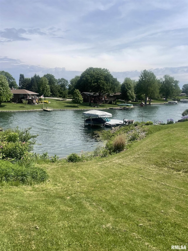 68 N Shore Dr, Petersburg, IL 62675