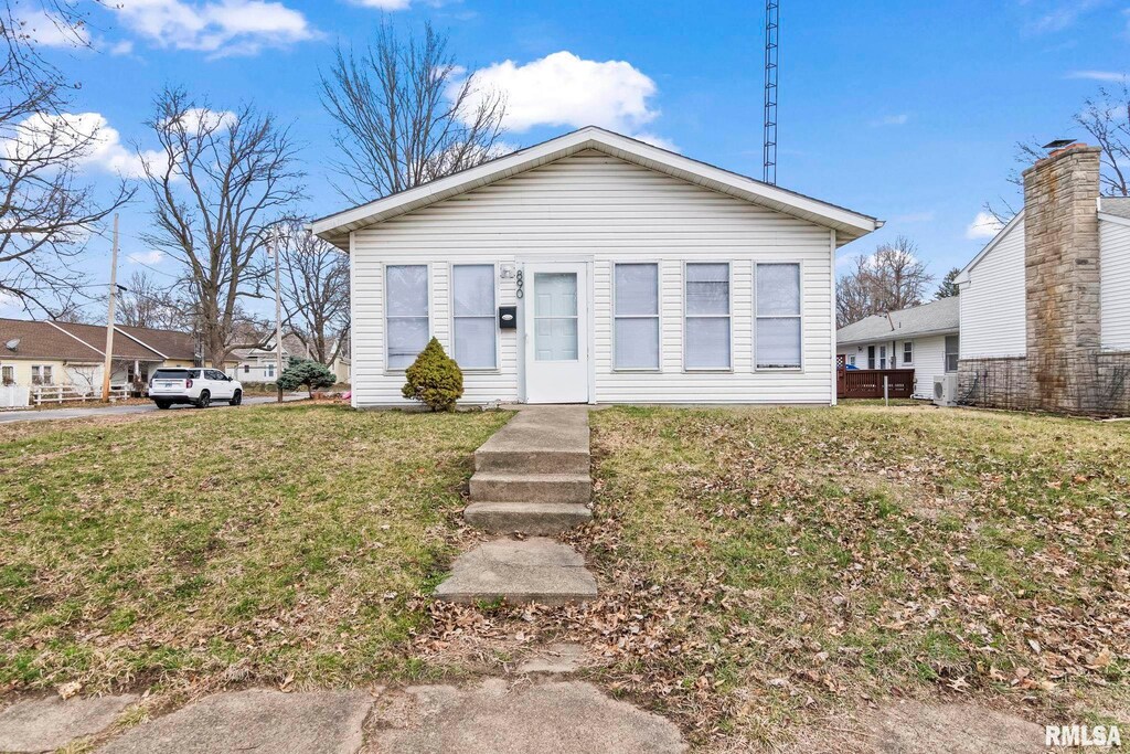890 W Van Buren St, Auburn, IL 62615 - photo 1