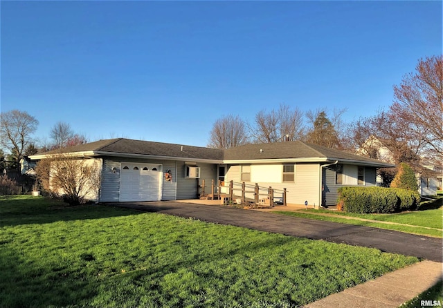 132 W Coal St, Wataga, IL 61488 - single story home featuring driveway, a front yard, and an attached garage