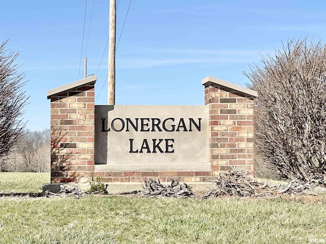 112 Lonergan Ln, Jacksonville, IL 62650 - photo 2