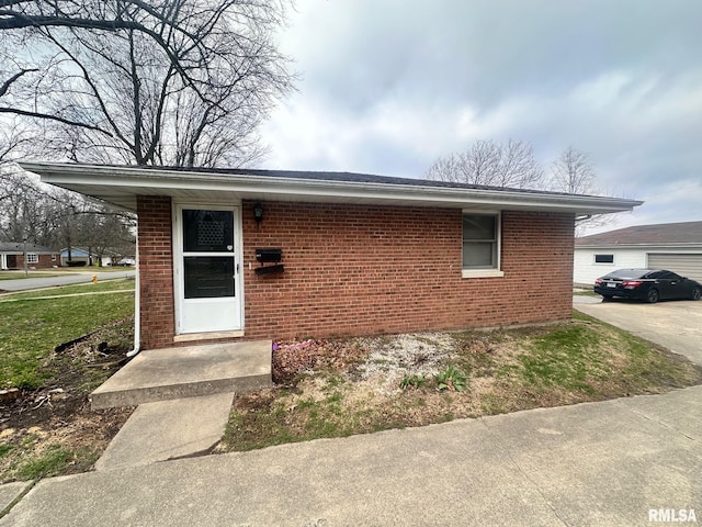 view of front facade with brick siding