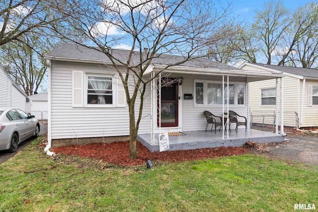 2364 E Keys Ave, Springfield, IL 62702 - view of front of property with a front lawn