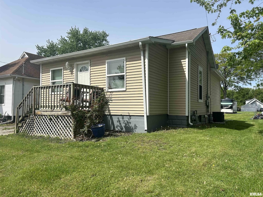 725 S Wyandotte St, Taylorville, IL 62568 - photo 1