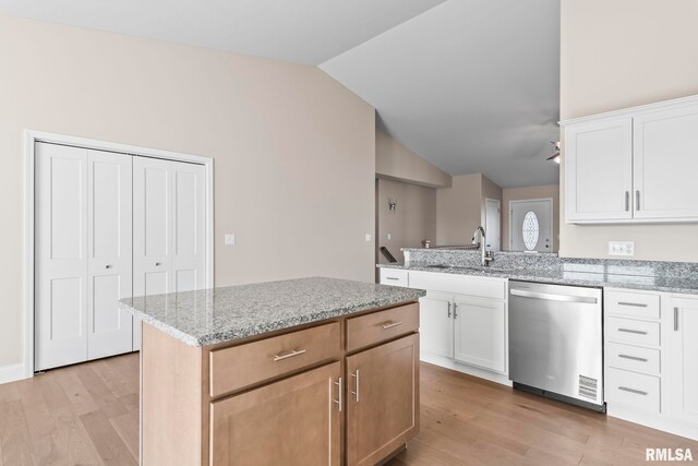 4602 Castle Pines Dr, Springfield, IL 62711 - kitchen with stainless steel dishwasher, a ceiling fan, open floor plan, lofted ceiling, and a chandelier