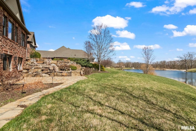 view of yard featuring a water view