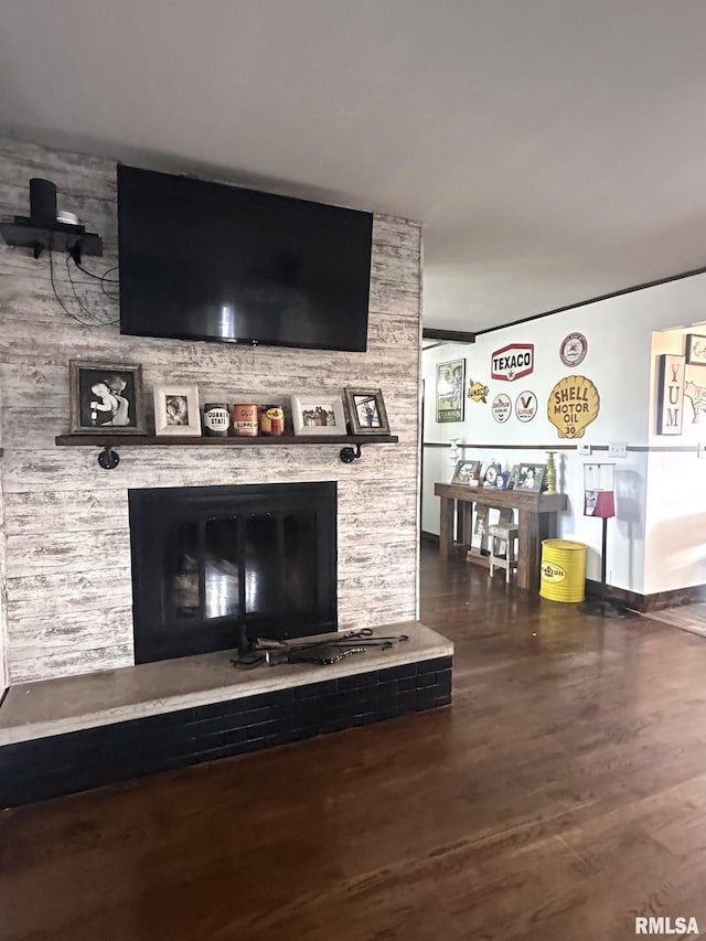 308 Galesburg Rd, Knoxville, IL 61448 - detailed view of a stone fireplace and wood finished floors