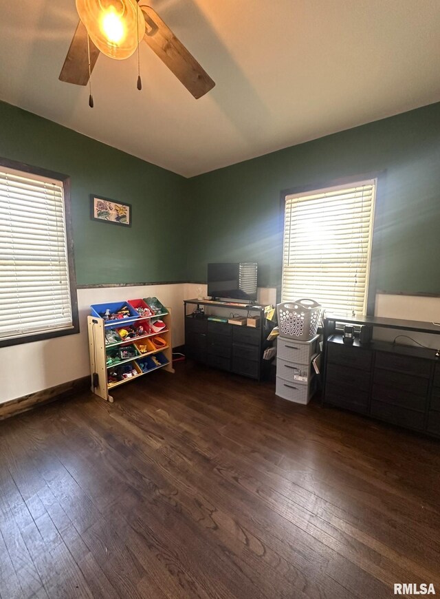 308 Galesburg Rd, Knoxville, IL 61448 - bathroom featuring wood finished floors and baseboards