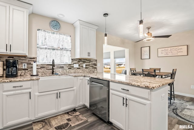 413 Hodges Ct, Chatham, IL 62629 - kitchen featuring a sink, backsplash, a ceiling fan, dishwasher, and a peninsula