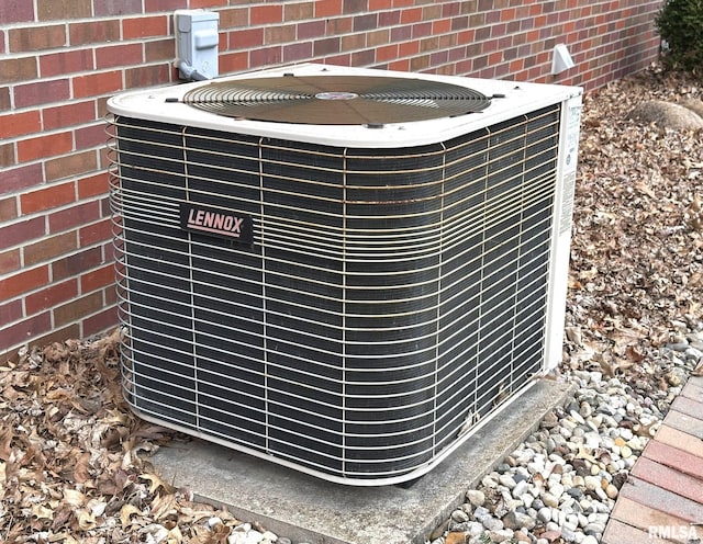 290 W Railroad St, Roseville, IL 61473 - details featuring central air condition unit