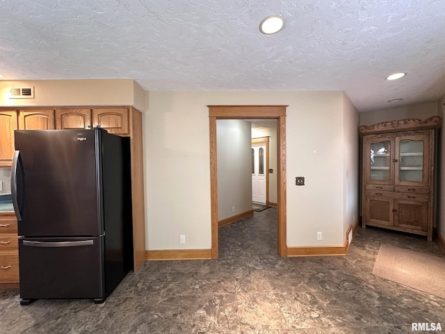 290 W Railroad St, Roseville, IL 61473 - kitchen featuring baseboards, a textured ceiling, visible vents, and freestanding refrigerator