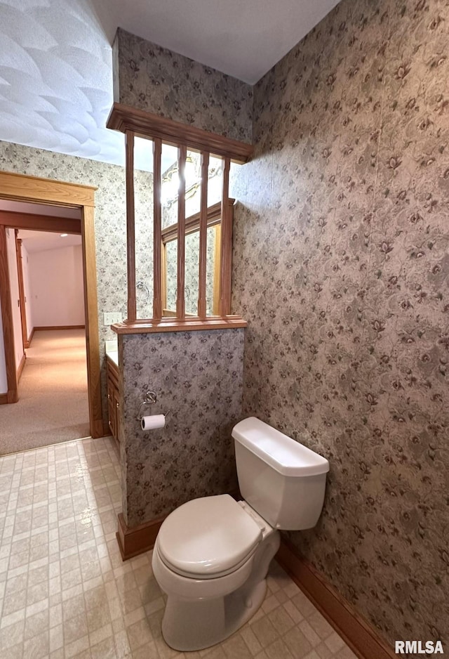 290 W Railroad St, Roseville, IL 61473 - half bath featuring tile patterned floors, wallpapered walls, and toilet