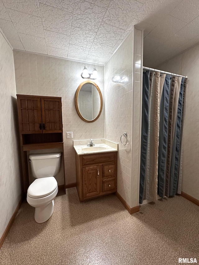 290 W Railroad St, Roseville, IL 61473 - bathroom with baseboards, toilet, vanity, and a shower with curtain