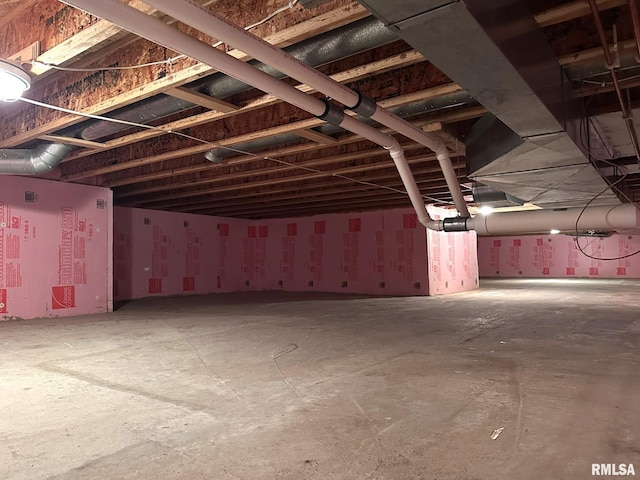 290 W Railroad St, Roseville, IL 61473 - view of unfinished basement