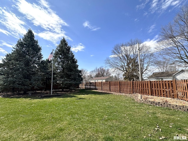 290 W Railroad St, Roseville, IL 61473 - view of yard with fence