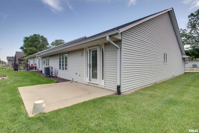 4804 Elm St, Quincy, IL 62305 - rear view of property featuring a patio, central AC unit, and a yard
