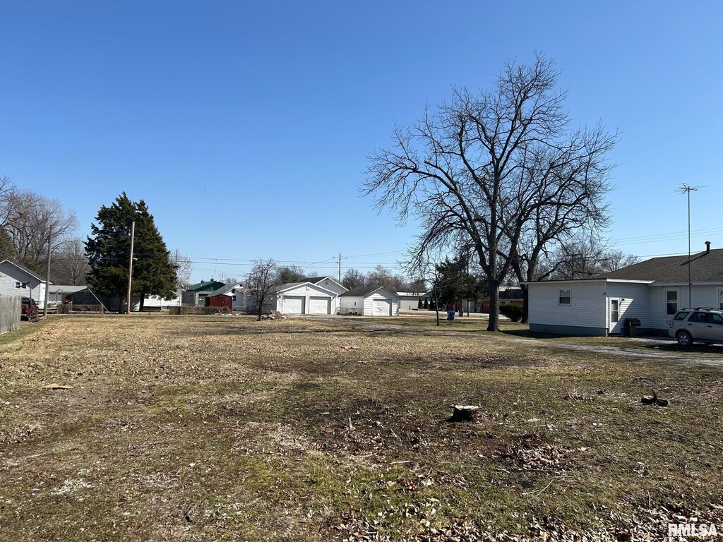 406 N Ridge St, Taylorville, IL 62568