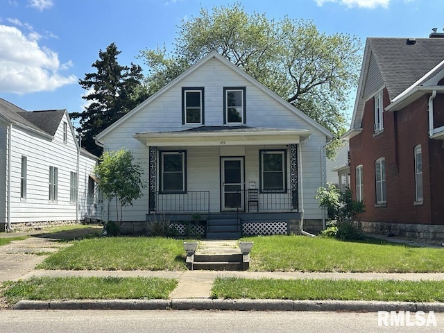 1106 Jefferson St, Quincy, IL 62301 - bungalow-style home featuring covered porch