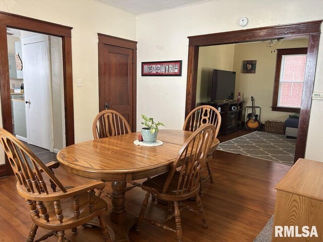 1106 Jefferson St, Quincy, IL 62301 - living room featuring baseboards and wood finished floors
