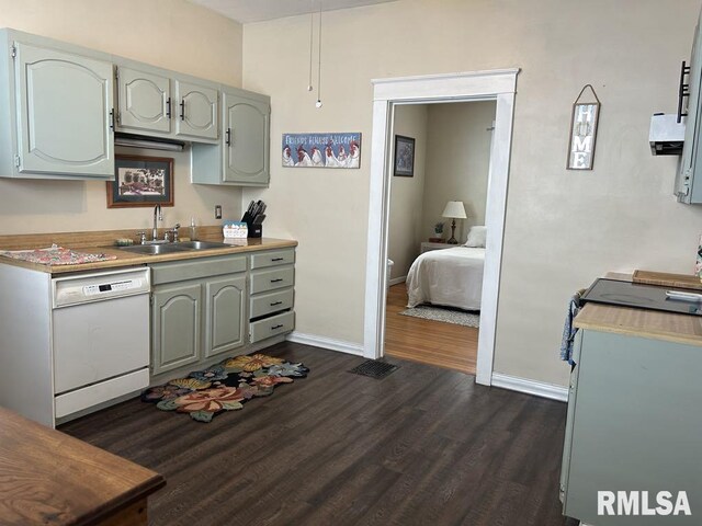 1106 Jefferson St, Quincy, IL 62301 - living area with crown molding, baseboards, wood finished floors, and a ceiling fan