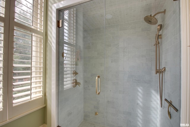 1477 Maine St, Quincy, IL 62301 - full bath featuring a stall shower