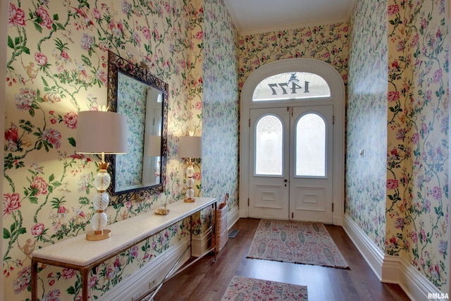 1477 Maine St, Quincy, IL 62301 - entrance foyer with wallpapered walls, baseboards, and wood finished floors