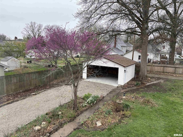view of yard with an outbuilding and fence