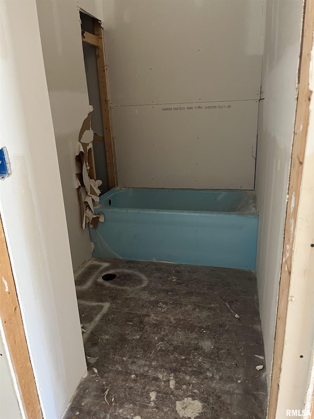 1108 S 2nd St, Springfield, IL 62704 - full bath featuring a bathing tub